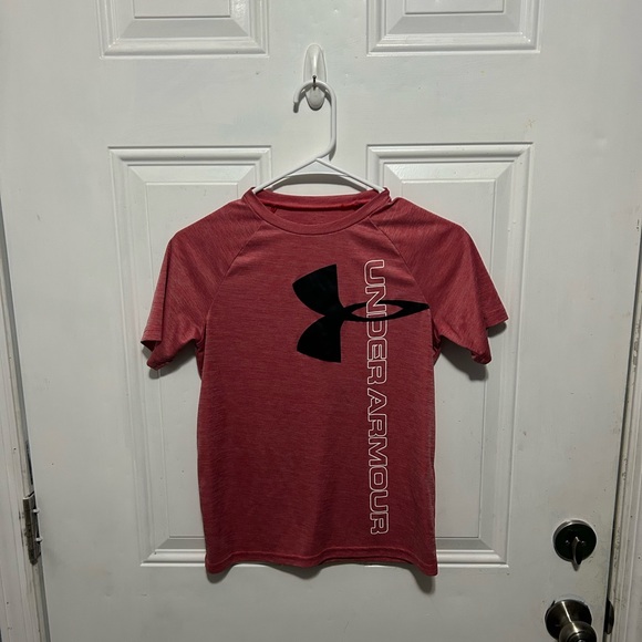 5 shirts in total. Champion, under armor and polo short and long sleeves - Picture 13 of 15